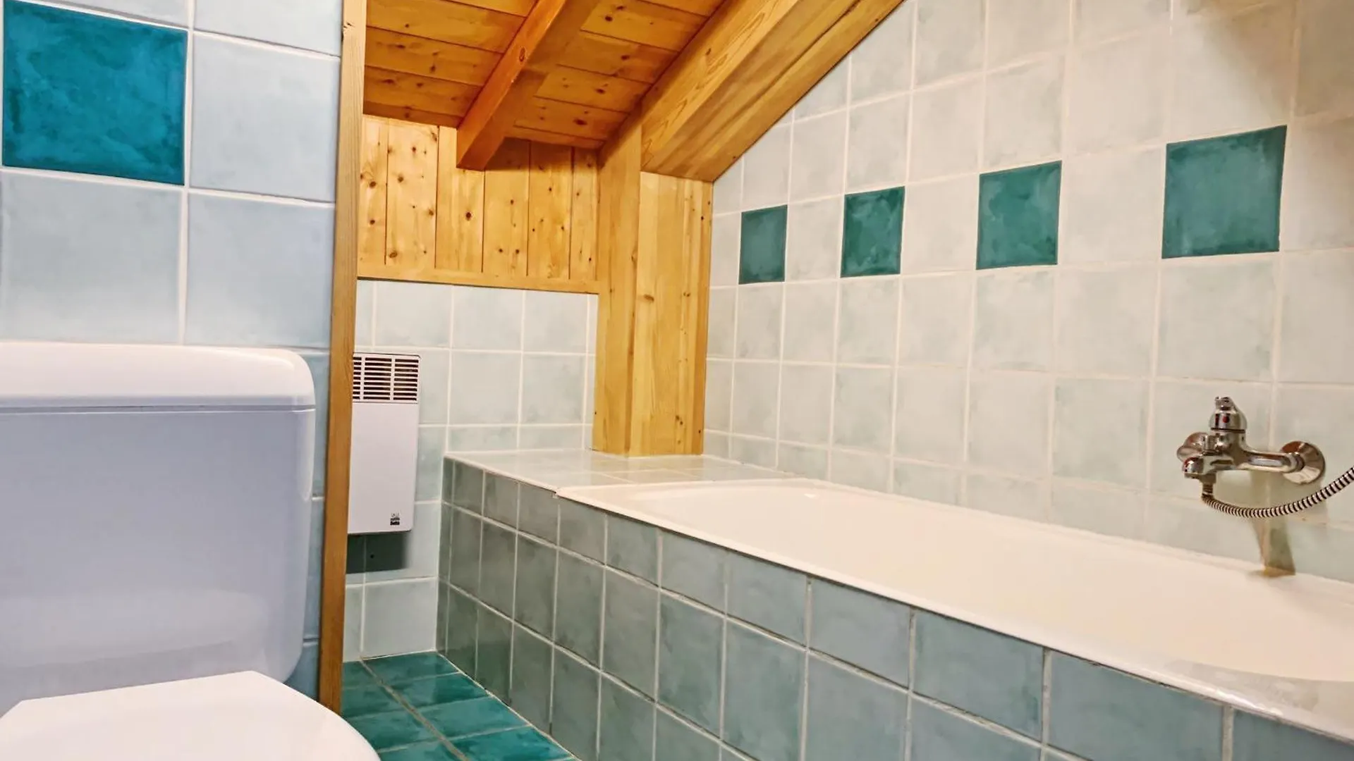 Chalet Lumineux 3* Proche Lac Et Pistes, Calme, 80M Vtt/Ski, 2 Parkings, Wifi, Equipe Pour 10 Pers. - Fr-1-598-87 Les Gets