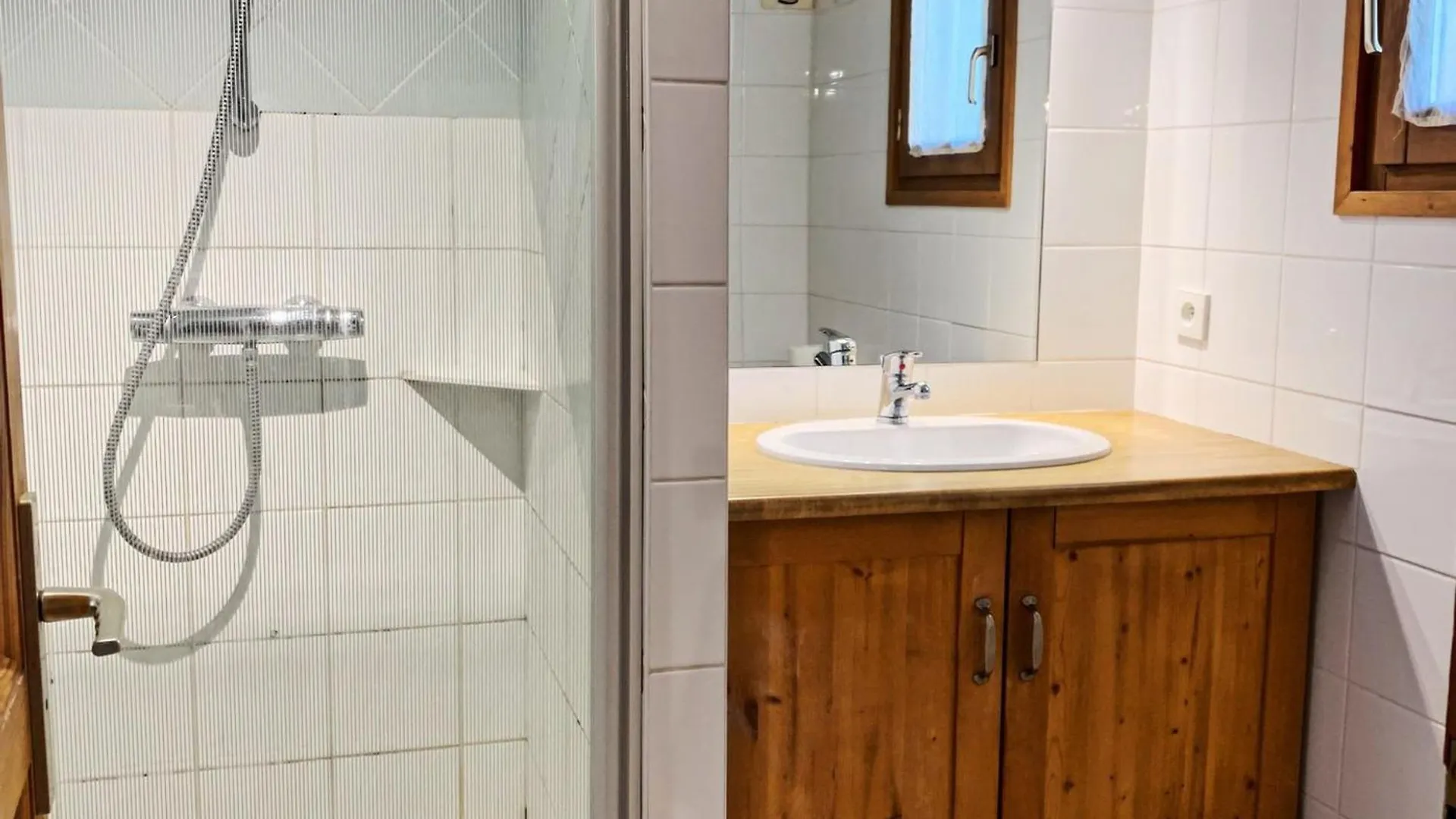 Chalet Lumineux 3* Proche Lac Et Pistes, Calme, 80M Vtt/Ski, 2 Parkings, Wifi, Equipe Pour 10 Pers. - Fr-1-598-87 レ・ジェ 0*,  フランス